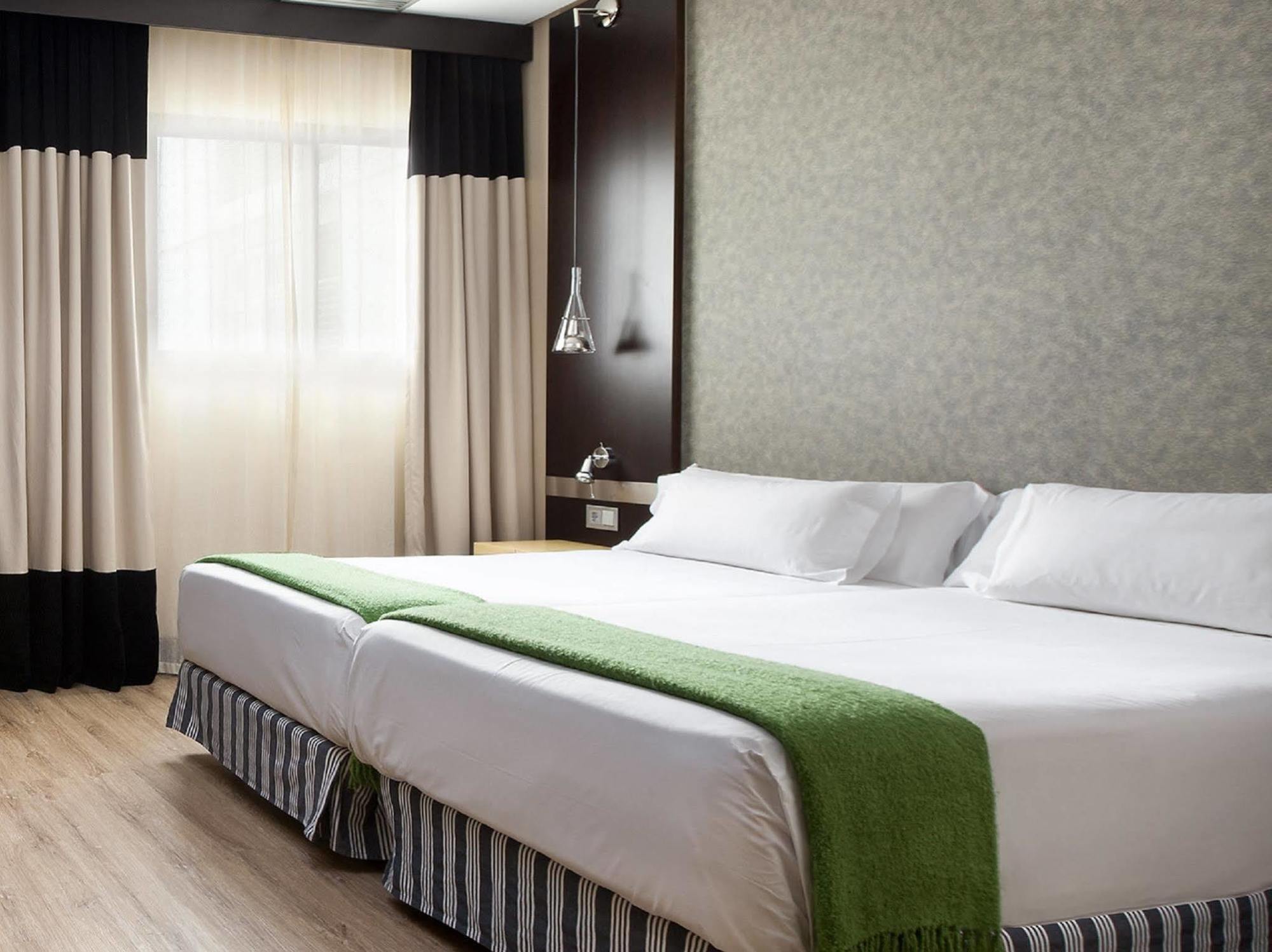 Hotel Nh Avenida Jerez Jerez de la Frontera Zewnętrze zdjęcie